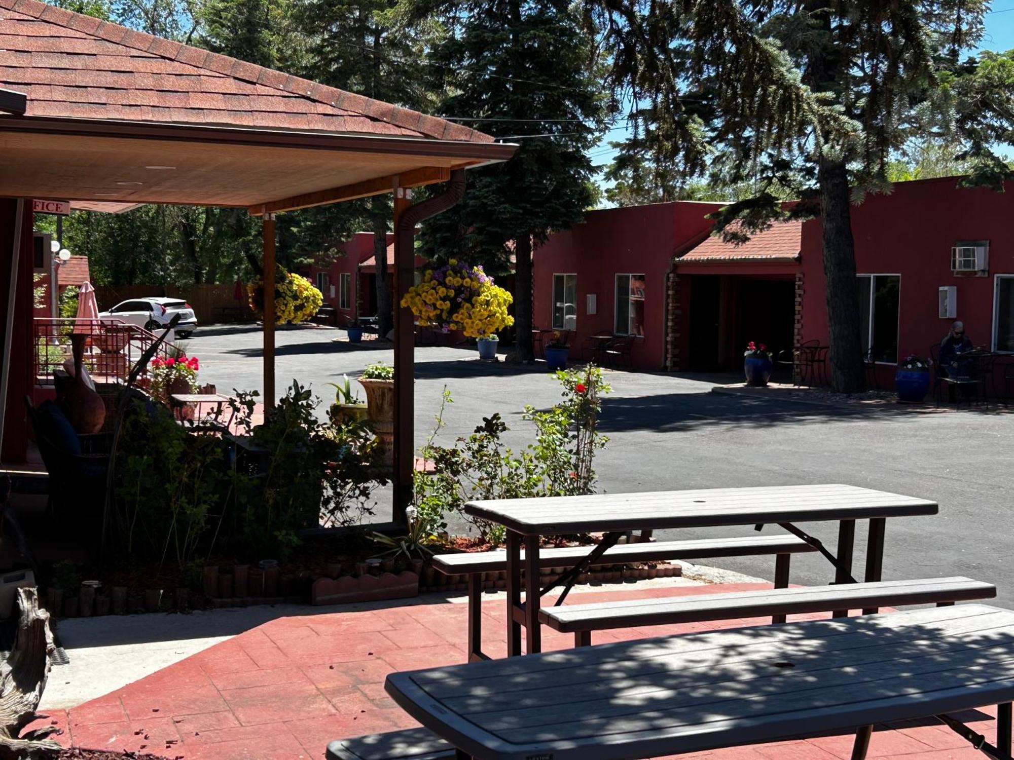 Rainbow Lodge And Inn Colorado Springs Exterior photo