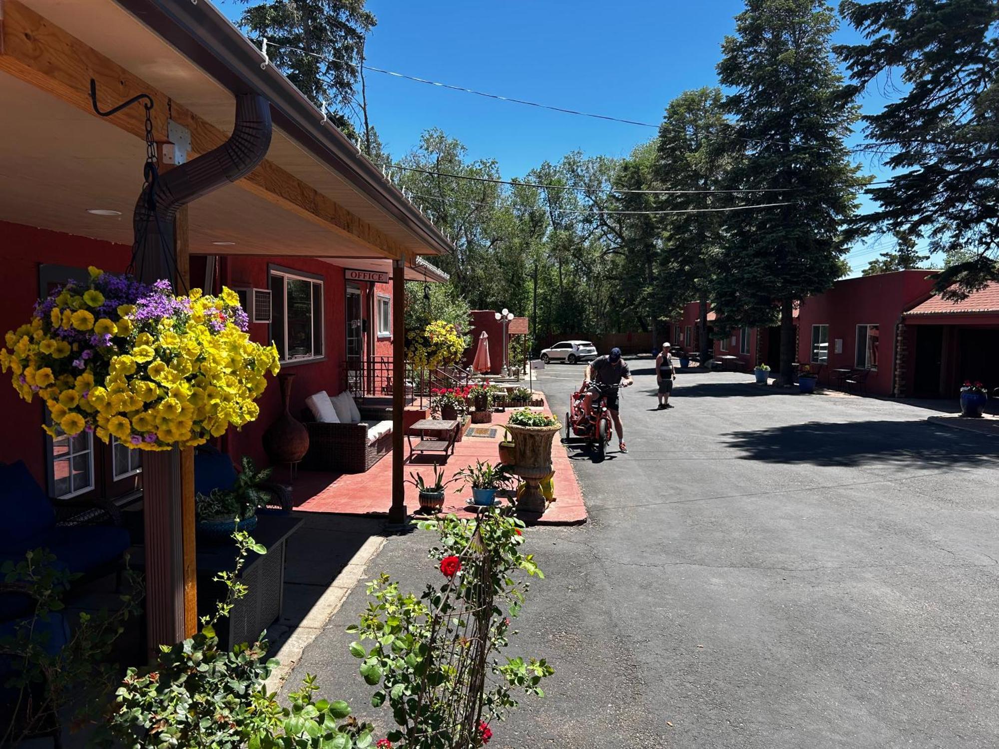 Rainbow Lodge And Inn Colorado Springs Exterior photo